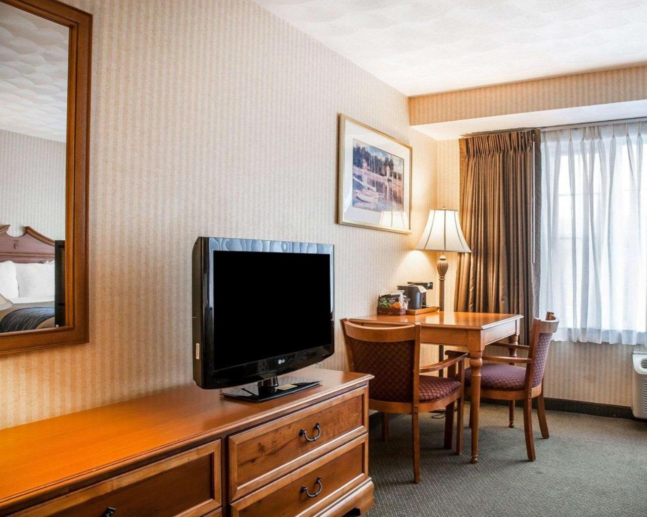 Comfort Inn At Newport Beach Middletown Exteriör bild